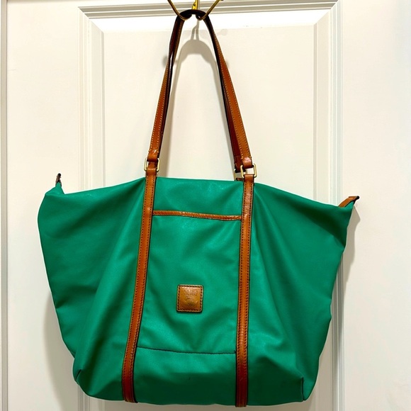 Dooney & Bourke Handbags - Dooney & Bourke green nylon tote gag with red canvas lining